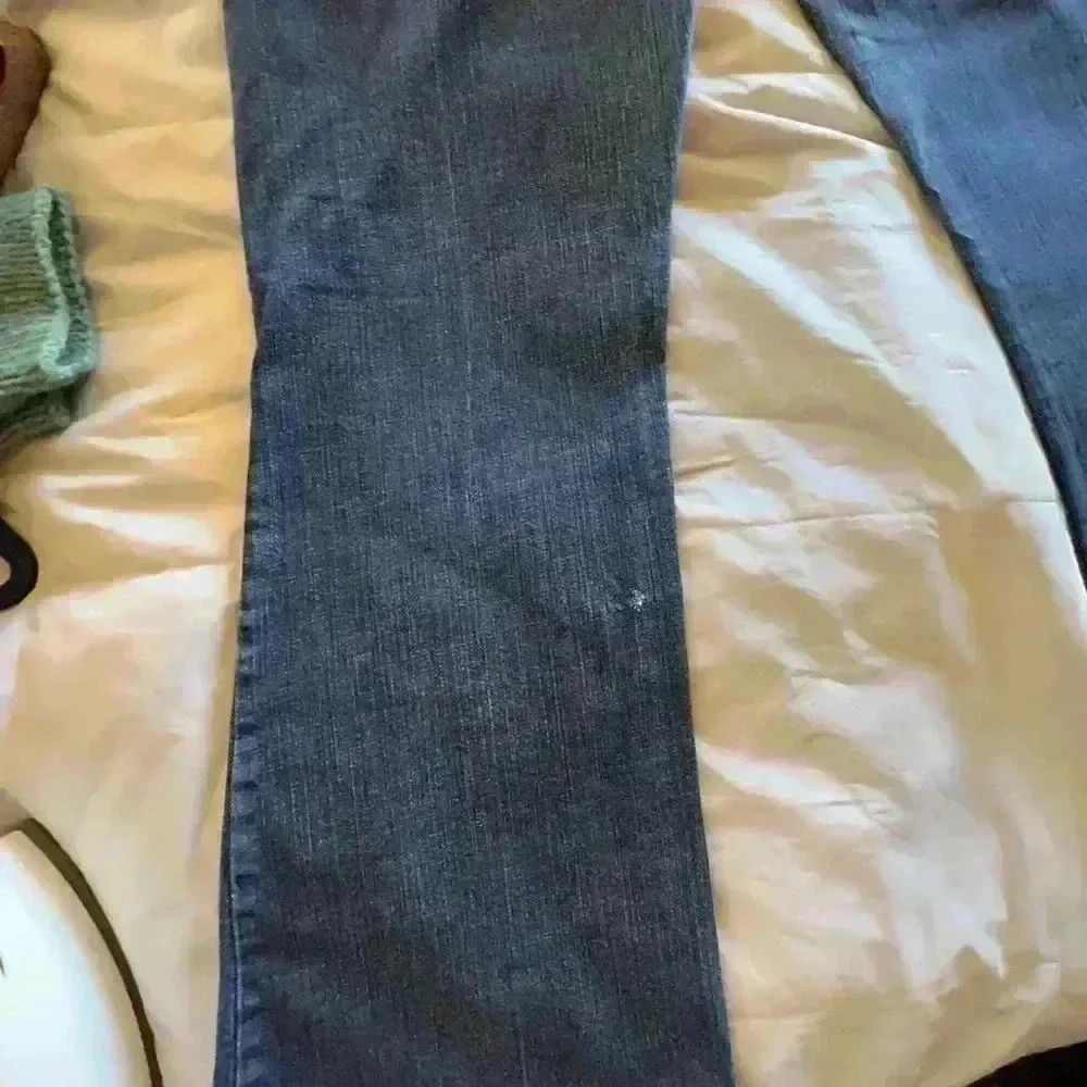 Old Navy size 14 Sweetheart style denim jean. Reg fit . Medium wash. - Picture 5 of 6
